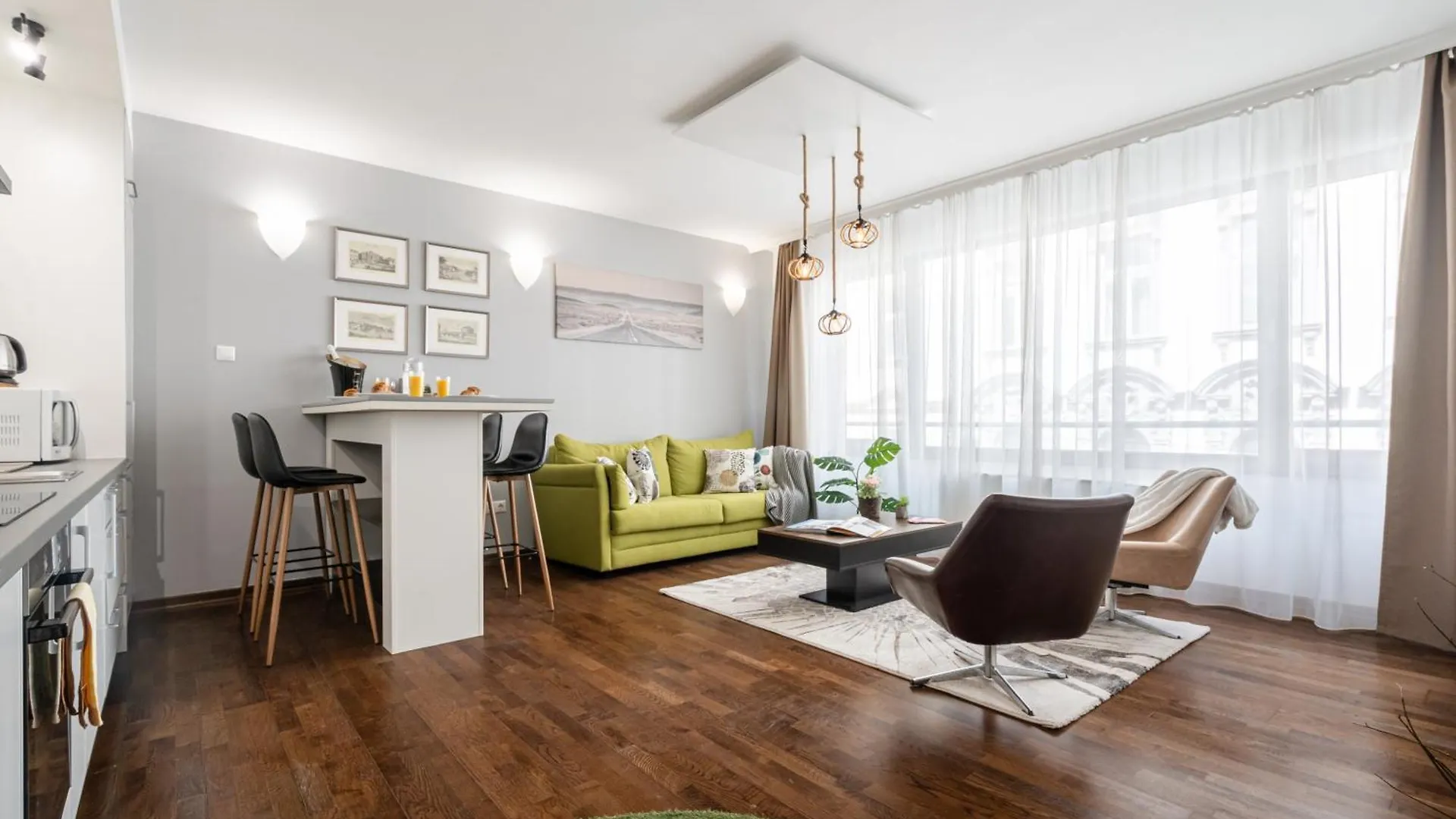 City Center Wellness Suites - Pool-Gym-Parking Budapest Apartment