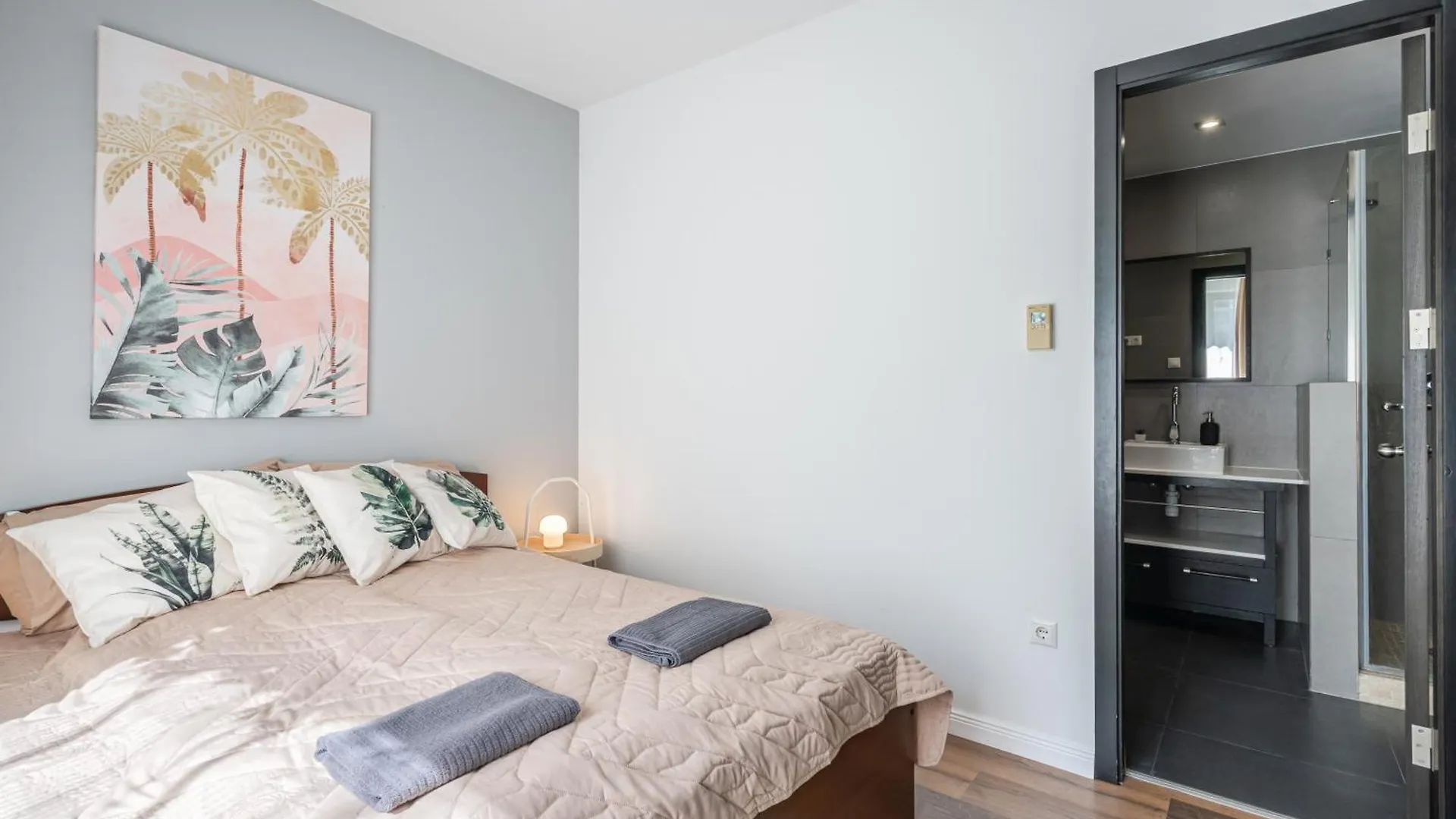 City Center Wellness Suites - Pool-Gym-Parking Budapest Apartment