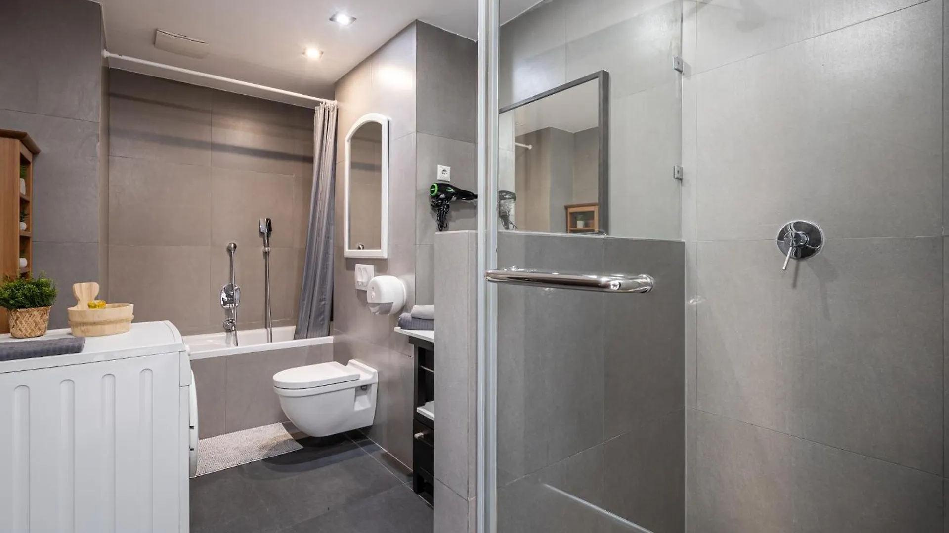 City Center Wellness Suites - Pool-Gym-Parking Budapest 0*,  Hungary
