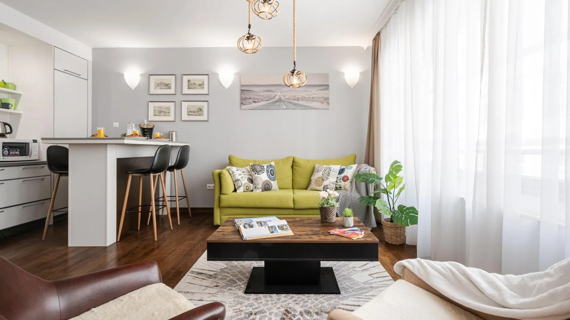 City Center Wellness Suites - Pool-Gym-Parking Budapest Apartment