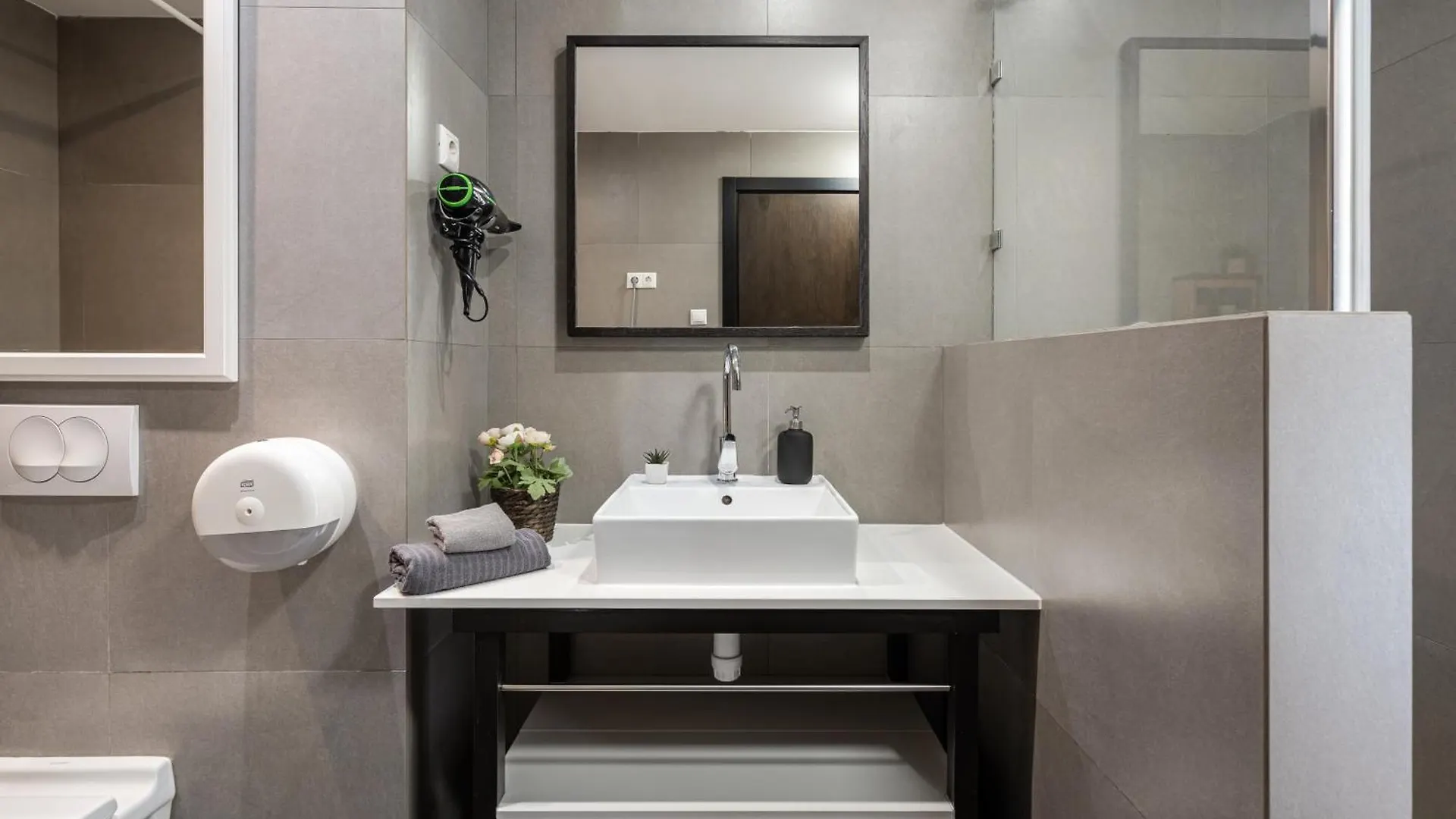 City Center Wellness Suites - Pool-Gym-Parking Budapest